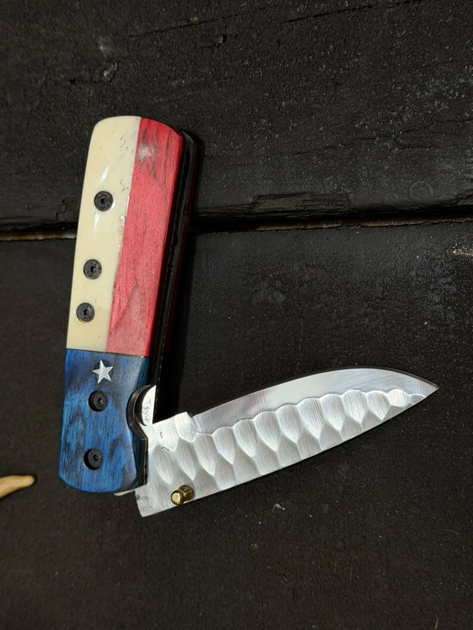 Handmade Texas Flag Folding Pocket Knife with Leather Sheath | Custom EDC Pocket Knife | Hammered Steel Blade | Compact Hunting & Camping Knife Gift for Men