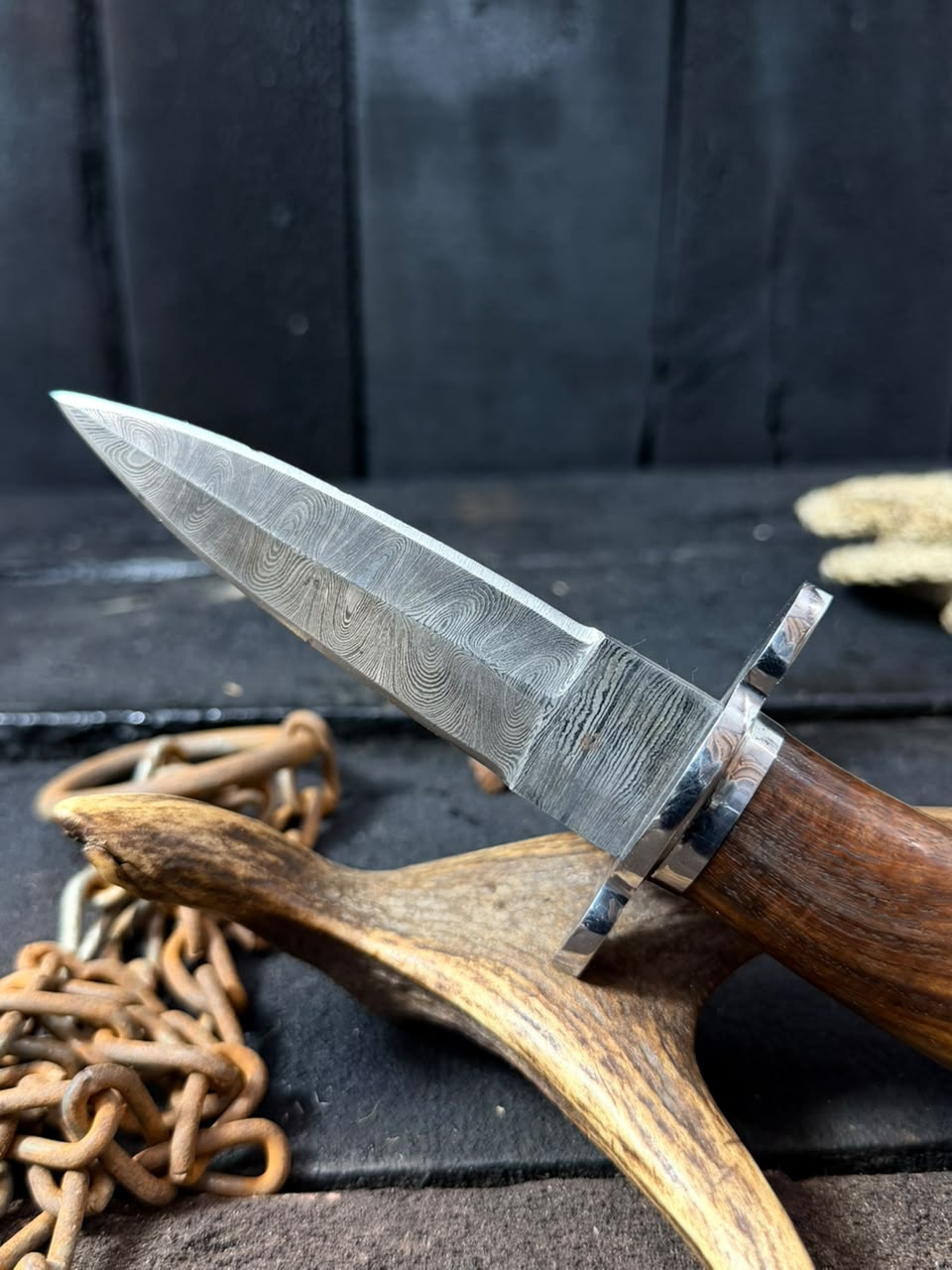 Handmade Classic Hunting Dagger Knife with Walnut Wood Handle – Fixed Blade Outdoor Survival & Collector Knife