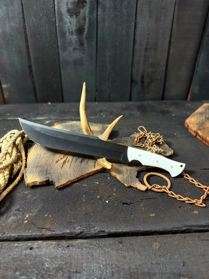 Knife with a chain and antlers on a wooden surface